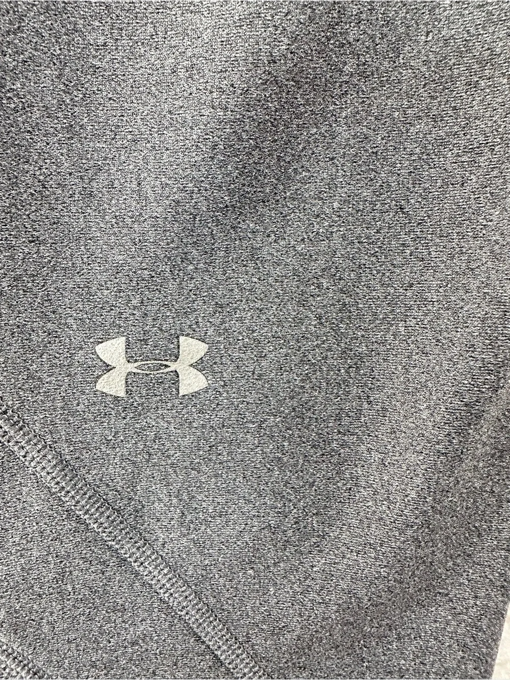 Under Armour Women’s M Dark Gray Cropped Performance Leggings